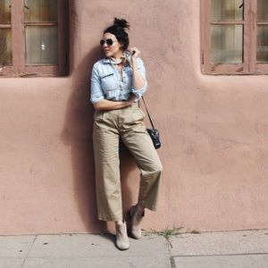 Uniqlo Wide-legged Cropped Tan Pants